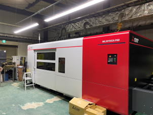 三菱　ファイバーレーザー加工機