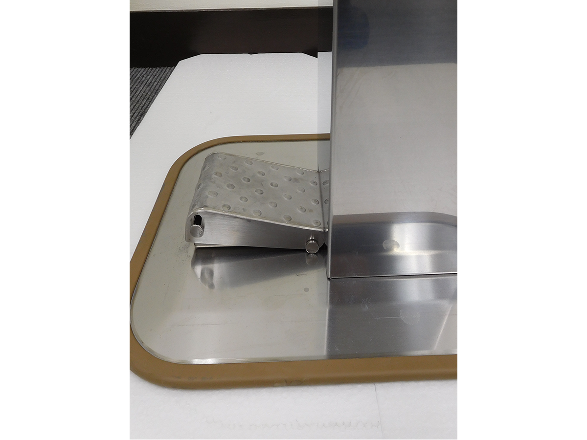 足踏みペダル　前下がりタイプ